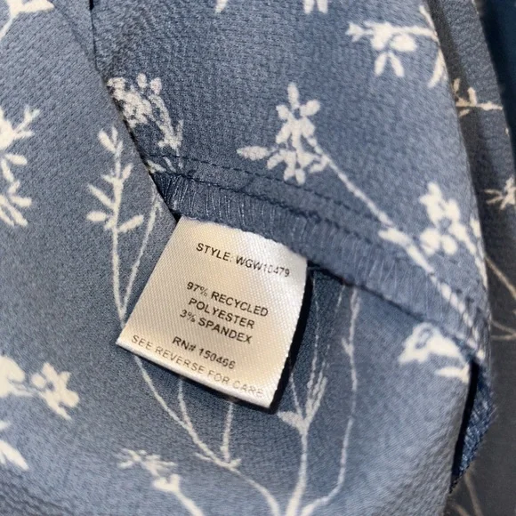 41 Hawthorn Women’s Medium Blue Floral V Neck Blouse Top Casual Workwear - Picture 6 of 7